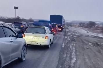 Пробка многокилометровая: серьезное ДТП блокировало трассу в сторону Владивостока