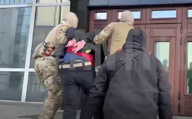 Работает ФСБ: предателя Родины задержали в Приморье