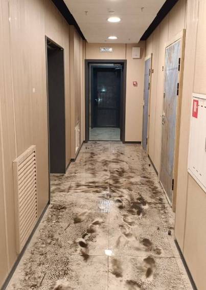 «Кипяток хлещет»: в новостройке затопило квартиры жителей Владивостока