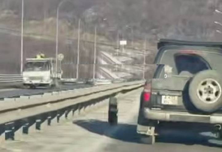 Отвалившееся колесо «навело шороху» на трассе Приморья