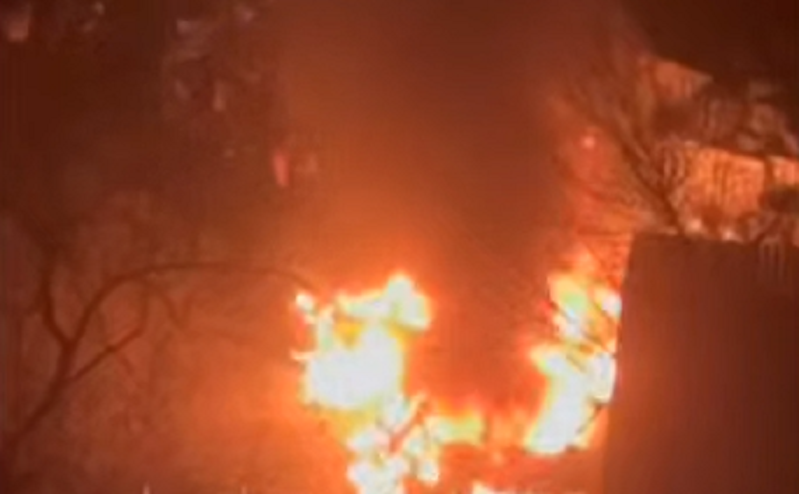 Огонь уничтожил несколько авто во Владивостоке