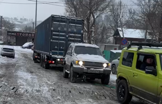 Два "малыша" пришли на помощь автогиганту во Владивостоке