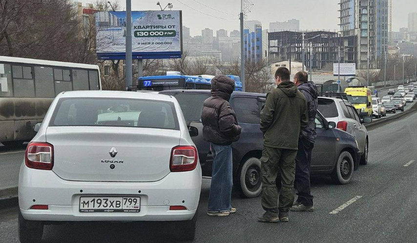 Массовое ДТП во Владивостоке: образовалась гигантская автопробка