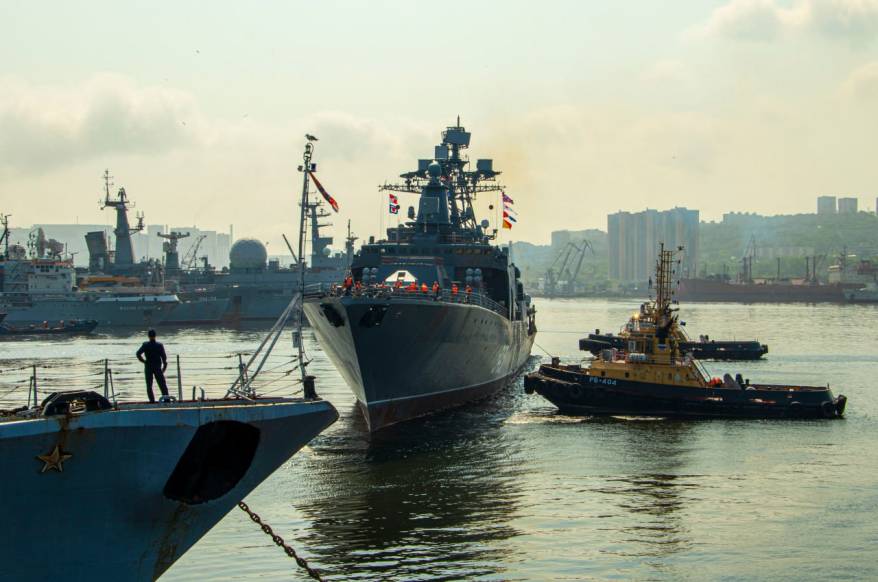 40 лет назад вошел в состав флота один из самых знаменитых кораблей ТОФ