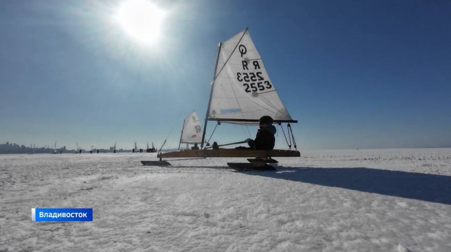 Чемпионат и первенство по буерному спорту прошли на льду Амурского залива