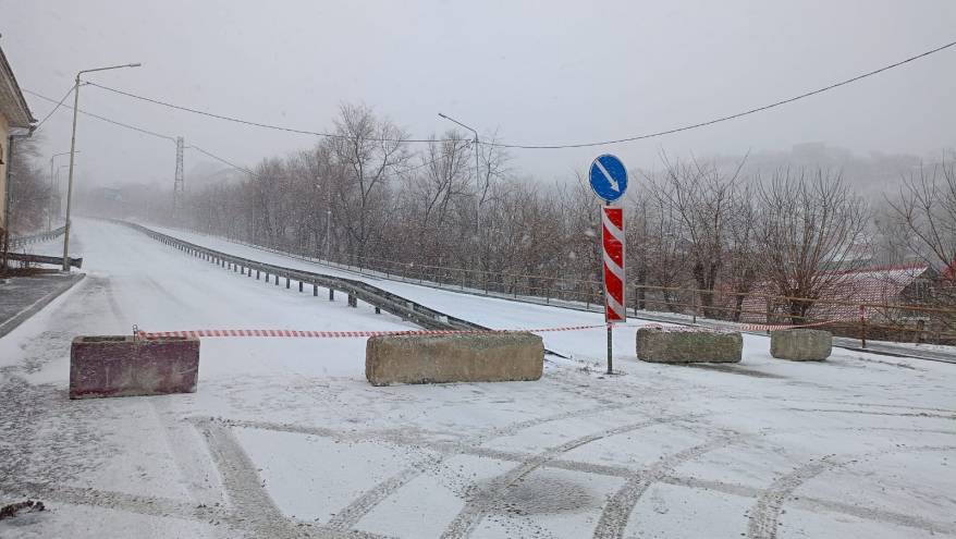 Ограничено движение транспорта на трассе Седанка – Патрокл и низководном мосту