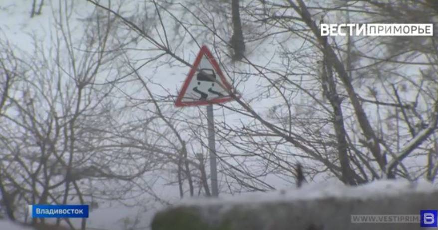 Владивосток во власти снежного циклона - на дорогах фиксируются первые ДТП