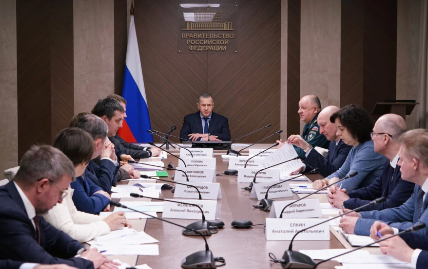 Юрий Трутнев поручил МЧС России совместно с федеральными министерствами и ведомствами проработать изменения в законодательство для защиты населения и территорий от ЧС