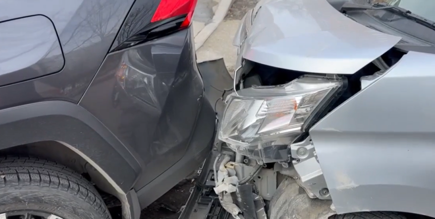 Автомобилист собрал "страйк" из трех машин во Владивостоке