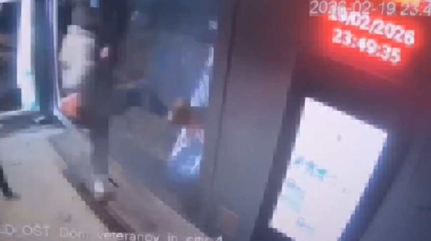 "Прыщавые дикари" устроили погром в общественном месте во Владивостоке