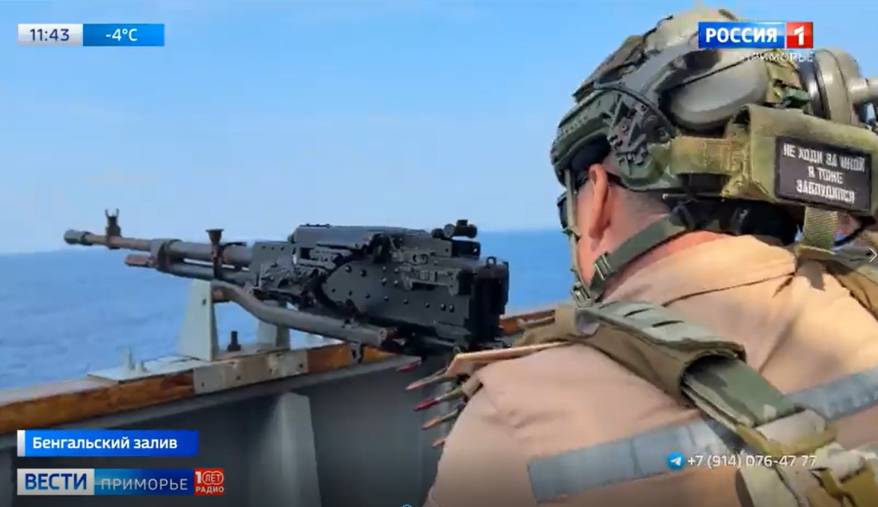 Экипаж фрегата «Маршал Шапошников» провел морской бой в Бенгальском заливе