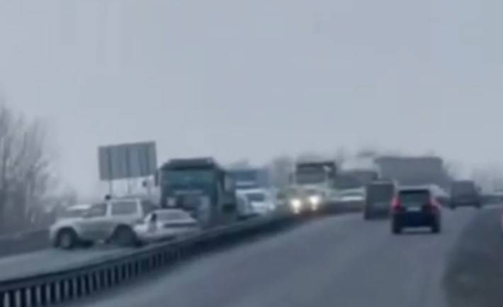 Пробка многокилометровая: движение во Владивосток блокировано ДТП