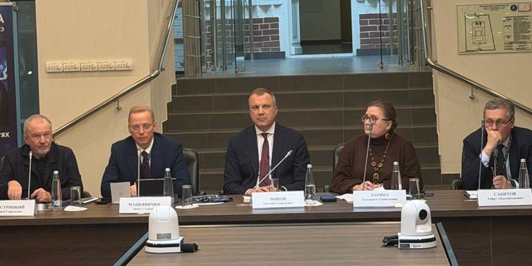 ИИ, смыслы и кадры: в Москве обсудили будущее медиасферы