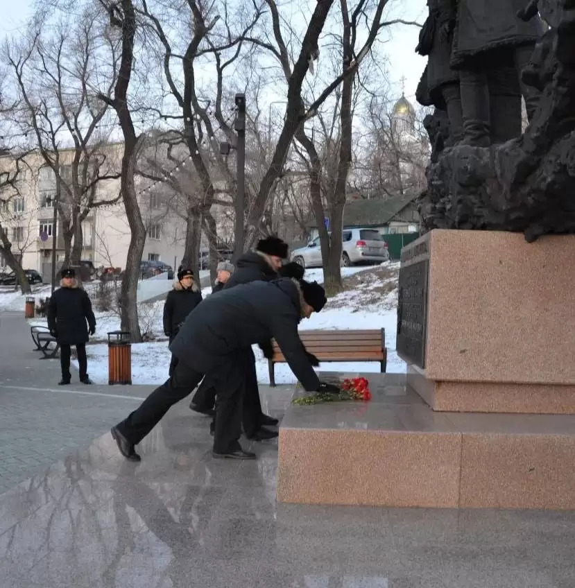 Приморцы почтили память погибших 55 лет назад воинов-даманцев