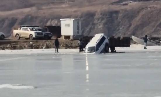 Рыбаки в Приморье использовали Toyota Prado в качестве наживки