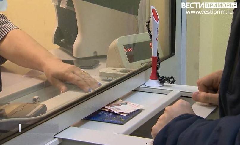 Граждане массово снимают наличку со счетов