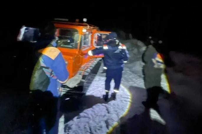 Супружеская пара получила травмы при спуске с горы