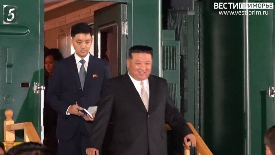 Путин поздравил Ким Чен Ына с переизбранием на пост Председателя Государственных дел КНДР