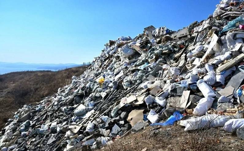 Объект культурного наследия в Приморье тонет в мусоре