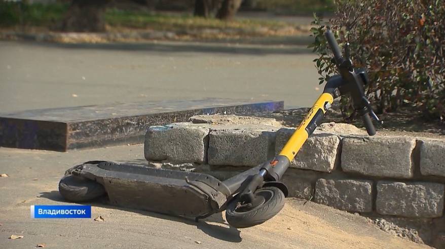 Во Владивостоке Nissan Note сбил 11-летнего школьника на электросамокате