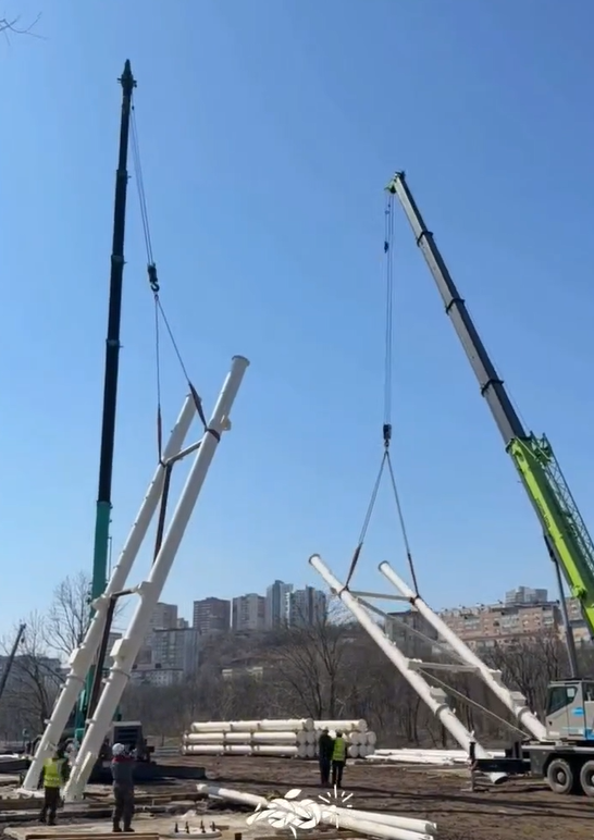 В парке Минного городка во Владивостоке начался монтаж колеса обозрения