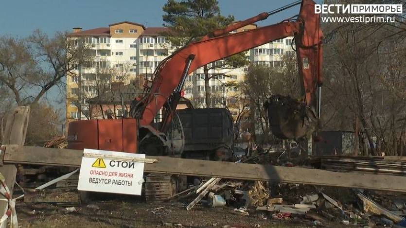 Торговые павильоны пошли под снос на Второй Речке во Владивостоке