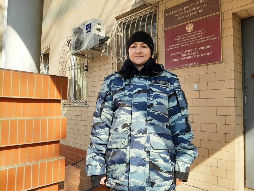 Кинолог из Уссурийска пришла на помощь женщине, которой стало плохо на улице