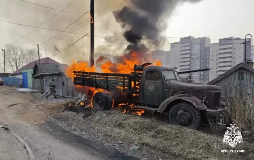 Грузовик загорелся в Приморье