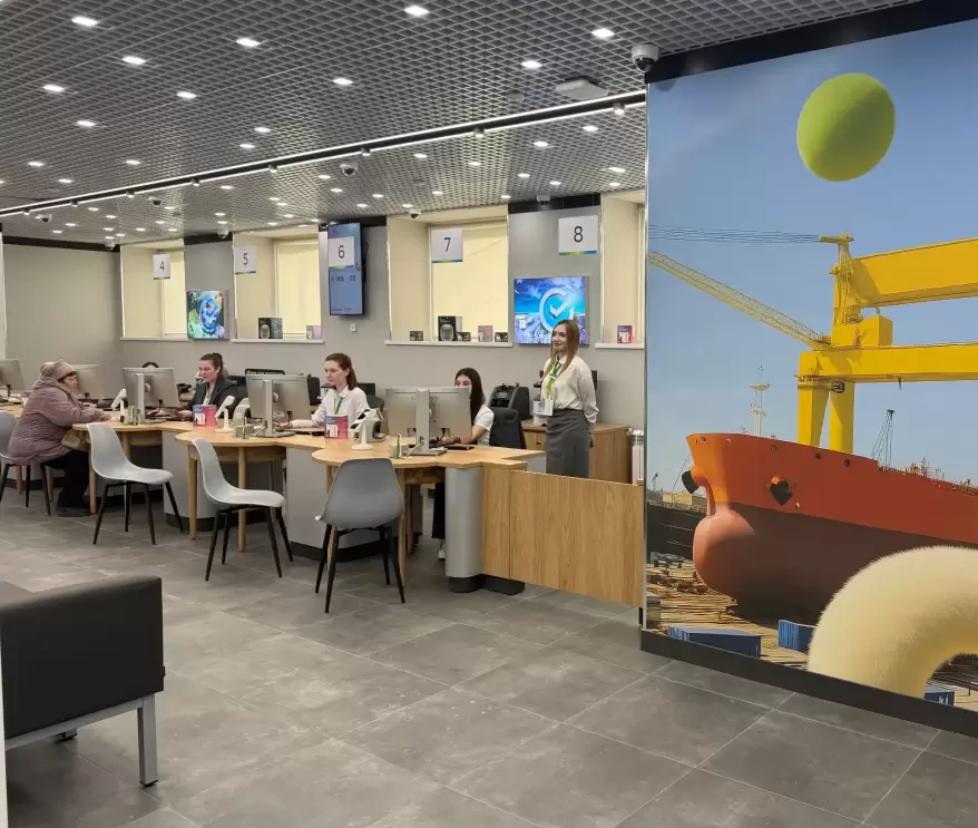 Сбер обновил для жителей Большого Камня единственный офис в городе