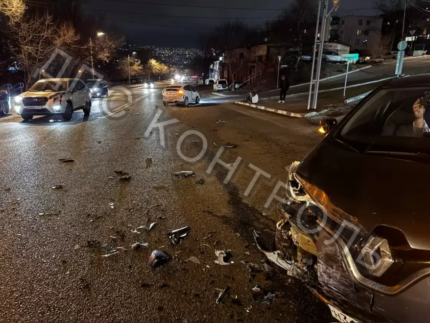 "На винтики разлетелся": ДТП с участием трёх автомобилей произошло во Владивостоке