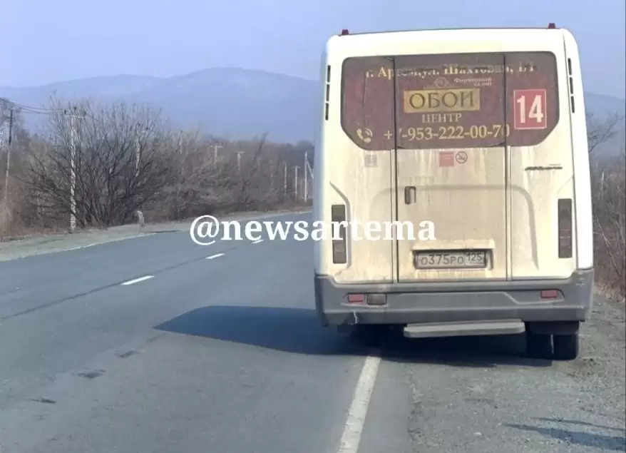 В Приморье у пассажирского автобуса на ходу отвалилось колесо