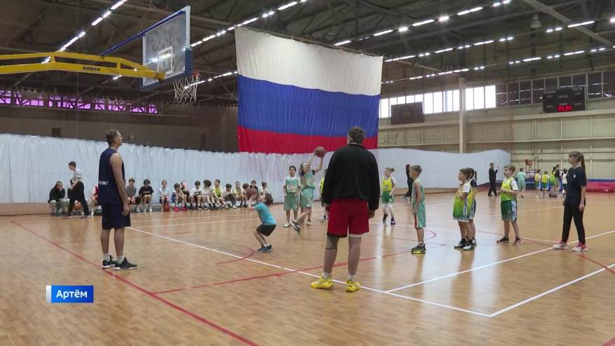 Звезды российского баскетбола дали мастер-класс юным приморцам