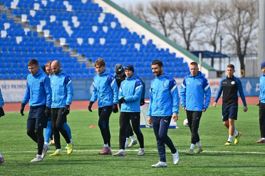 «Они в режиме садика»: Дзуцев – об играх ФК «Динамо-Владивосток» с дублями «Зенита» и «Динамо»