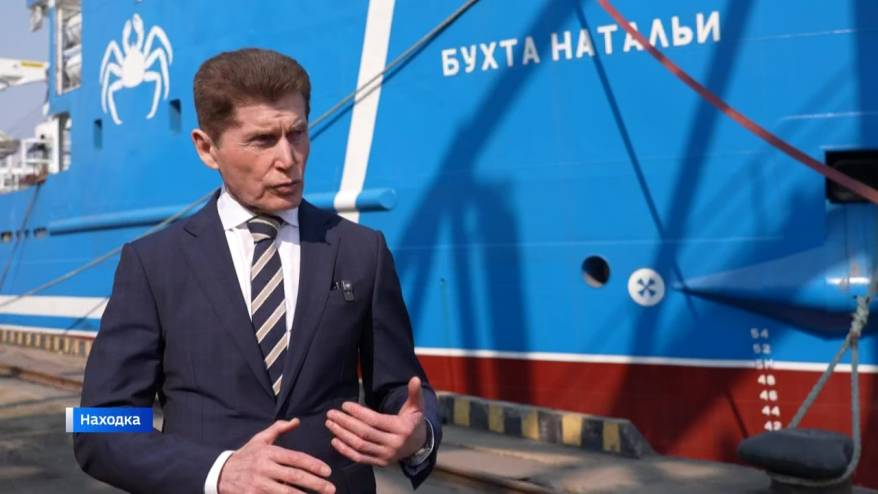 Новый краболов «Бухта Натальи» осмотрел губернатор Приморья Олег Кожемяко