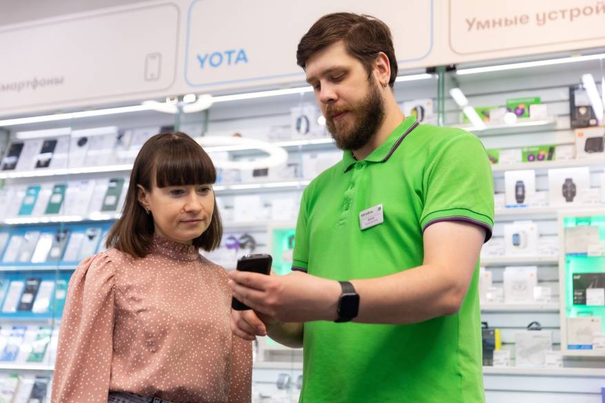 Приморцы дарили ноутбуки и умные часы на гендерные праздники