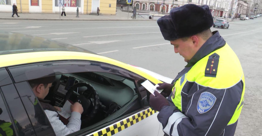 "Штраф и выдворение из страны": ужесточились требования к работе в такси в России