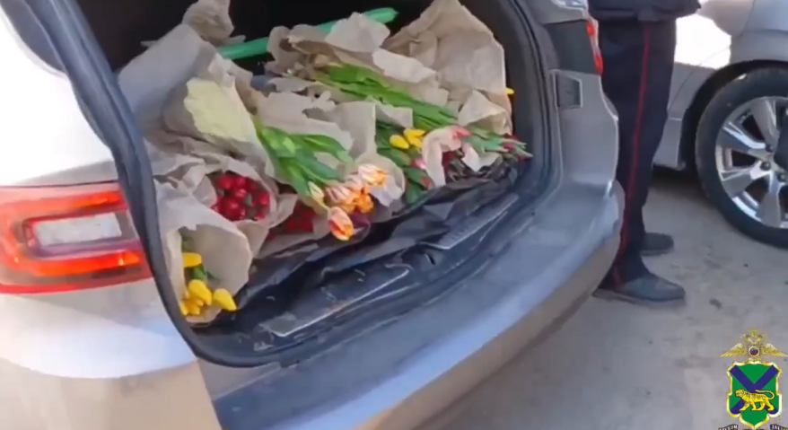 Нелегальный торговец цветами лишился продукции и автомобиля во Владивостоке