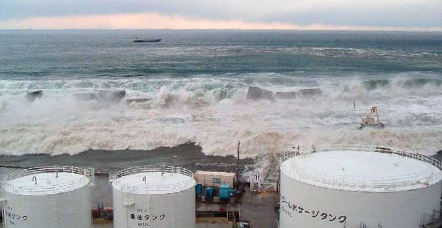 Япония снова сбрасывает воду с «Фукусимы»: берите зонтик, если боитесь радиацию