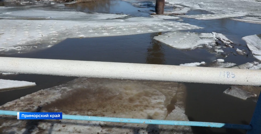 На реках Приморья начались работы по безаварийному ледоходу