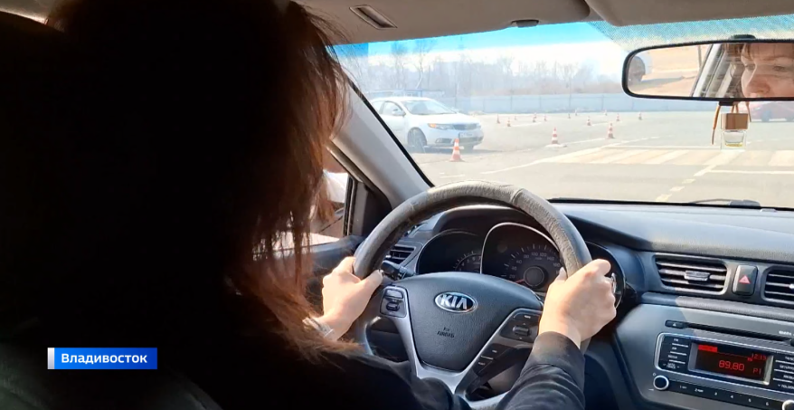 Экзамены в автошколах превратились в квест: тысячи приморцев не могут получить права