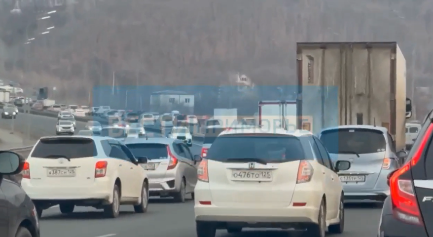 Гигантская пробка образовалась в пригороде Владивостока из-за празднования Ураза-байрама