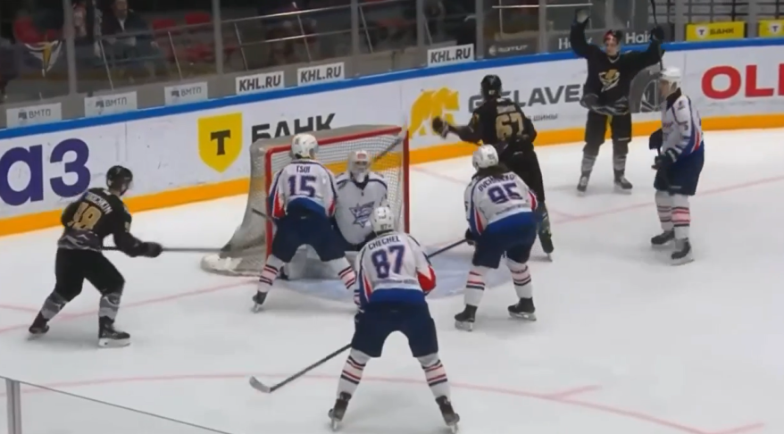 Приморский "Тайфун" победил "Сахалинских акул" и досрочно вышел в "Золотой" дивизион МХЛ