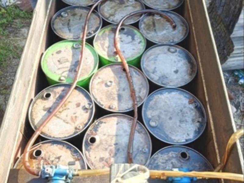 Трое мужчин пытались похитить дизельное топливо из тепловоза в Приморье