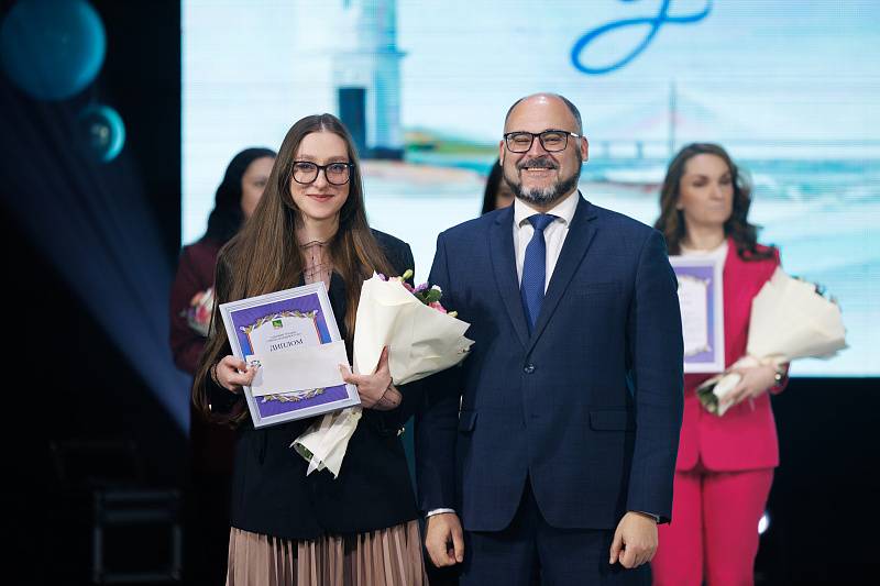 Итоги «Педагогической весны – 2026»: названы имена лучших педагогов Владивостока