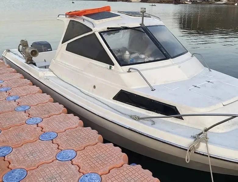 Сотрудники ФСБ задержали браконьерский катер с крупным уловом краба в Приморье