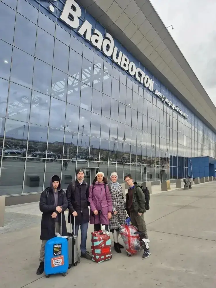 Приморские студенты-медики оказали помощь пассажирам во время рейса