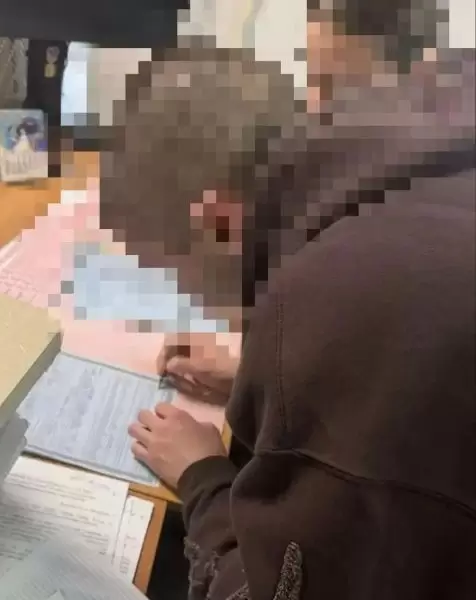 Полиция наказала водителя грузовика, который ездил по Владивостоку с динозавром в кузове