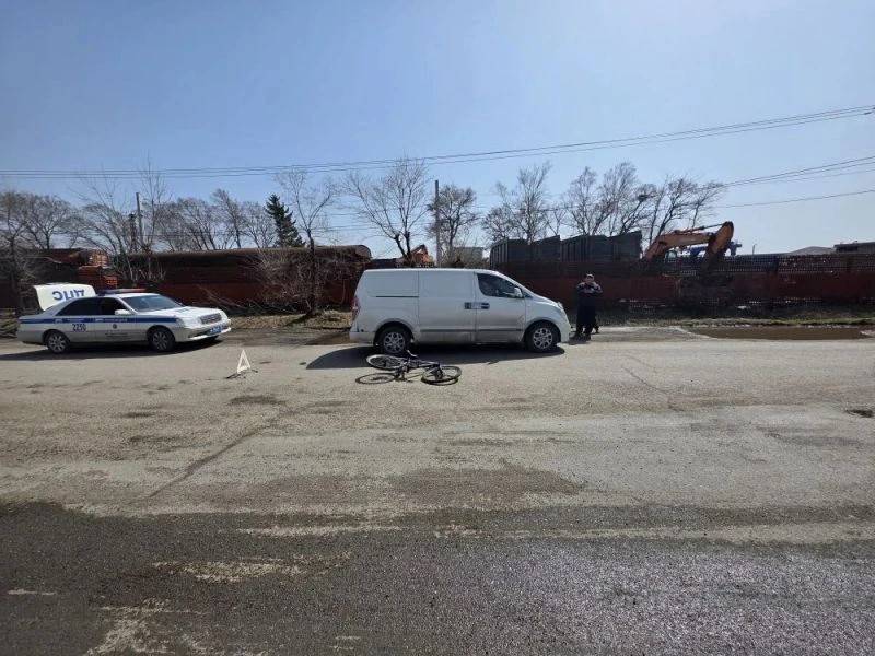 В Уссурийске Hyundai Grand Starex сбил 17-летнего велосипедиста