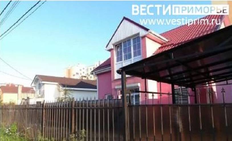 Трава у забора частного дома привела к штрафу жителя Приморья