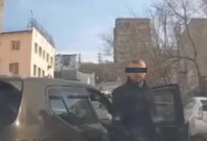 «Бегите от него, умоляю»: инцидент устроил водитель во Владивостоке, решив «научить жизни»